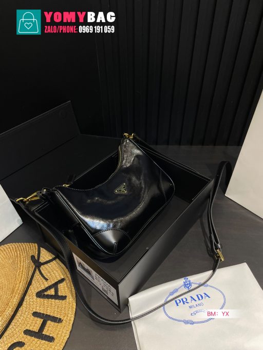 Túi xách đeo chéo Prada màu đen da nhám mềm bền bỉ size 24x18 cm, túi có thiết kế sang trọng
