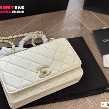 Túi xách đeo chéo Chanel woc màu trắng, màu đen thanh lịch size 19 cm