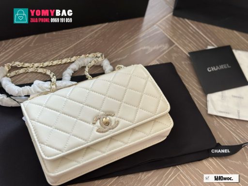 Túi xách đeo chéo Chanel woc màu trắng, màu đen thanh lịch size 19 cm